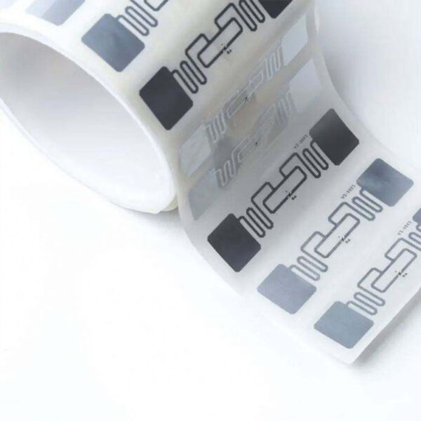 Dual-Frequency RFID Laundry Tag for Linen Tracking